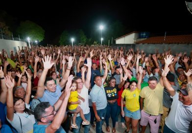 Joel Rodrigues é ovacionado por multidão em sua passagem por Curimatá
