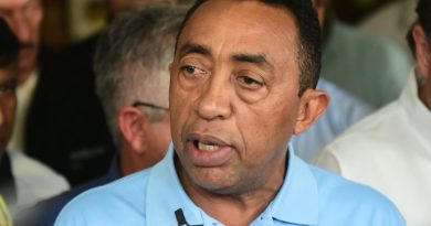 Joel defende descentralização da saúde e cita policlínica de Floriano