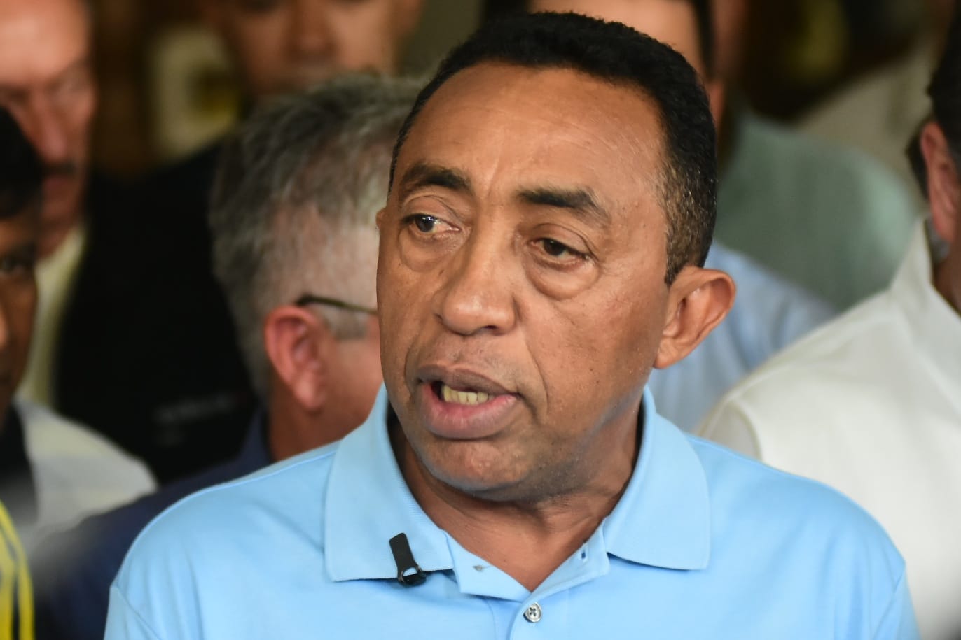 Joel defende descentralização da saúde e cita policlínica de Floriano