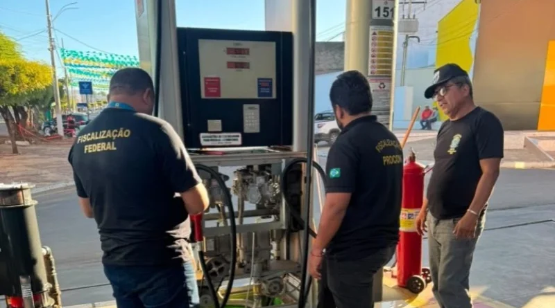 Postos de gasolina são autuados por desviar até meio litro de combustível a cada 20L no Sul do Piauí