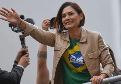 Michelle Bolsonaro será candidata ao Senado pelo PL no DF, confirma Bia Kicis