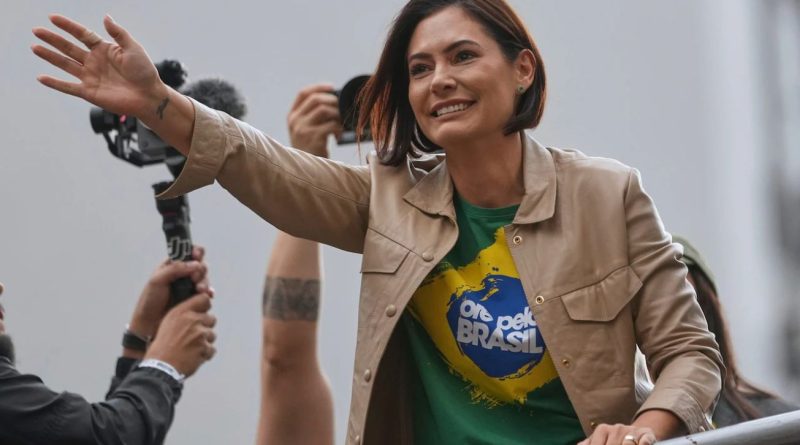 Michelle Bolsonaro será candidata ao Senado pelo PL no DF, confirma Bia Kicis