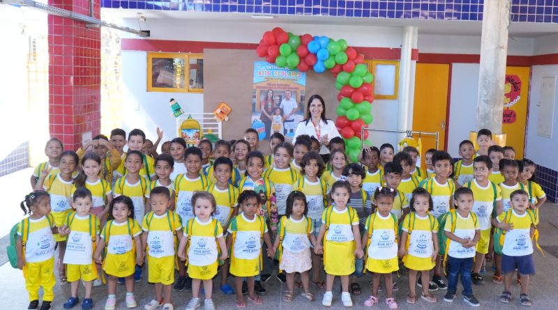 Alunos da rede pública de Bom Jesus ganham kit de material escolar