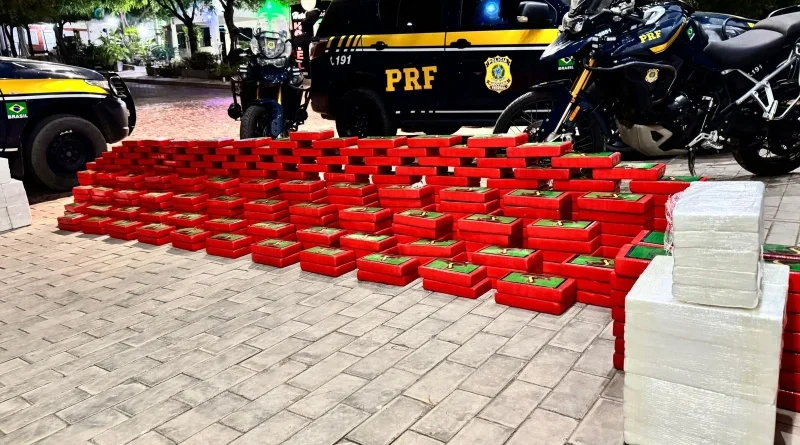 PRF apreende quase meia tonelada de cocaína na BR-135, em Manoel Emídio Sul do Piauí
