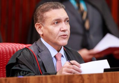 TSE orienta eleitor a levar cola de papel para agilizar votação