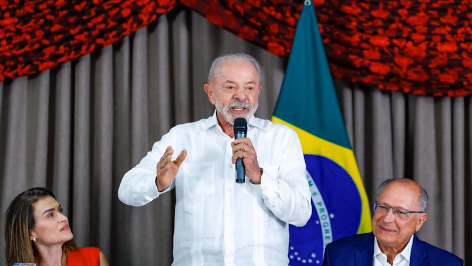 Lula sanciona lei que amplia teto de faturamento e perdoa dívidas de MEIs
