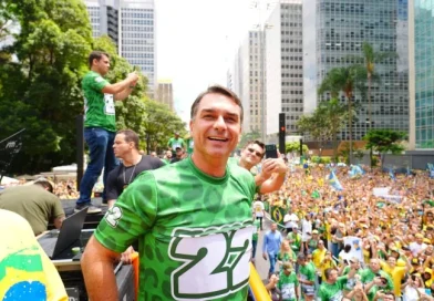 Flávio chega à última semana em vantagem em todas as pesquisas
