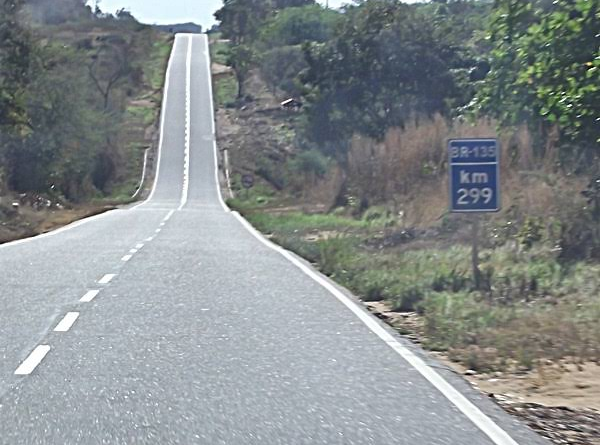 Plano federal prevê internet móvel em 615 km da BR-135 no Piauí; entenda