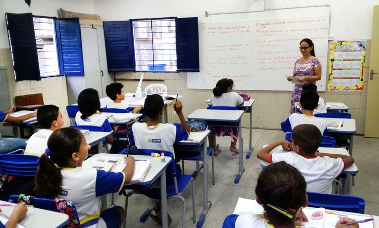 Professores temporários do PI perdem retroativo, mas receberão piso em 2027, decide STF